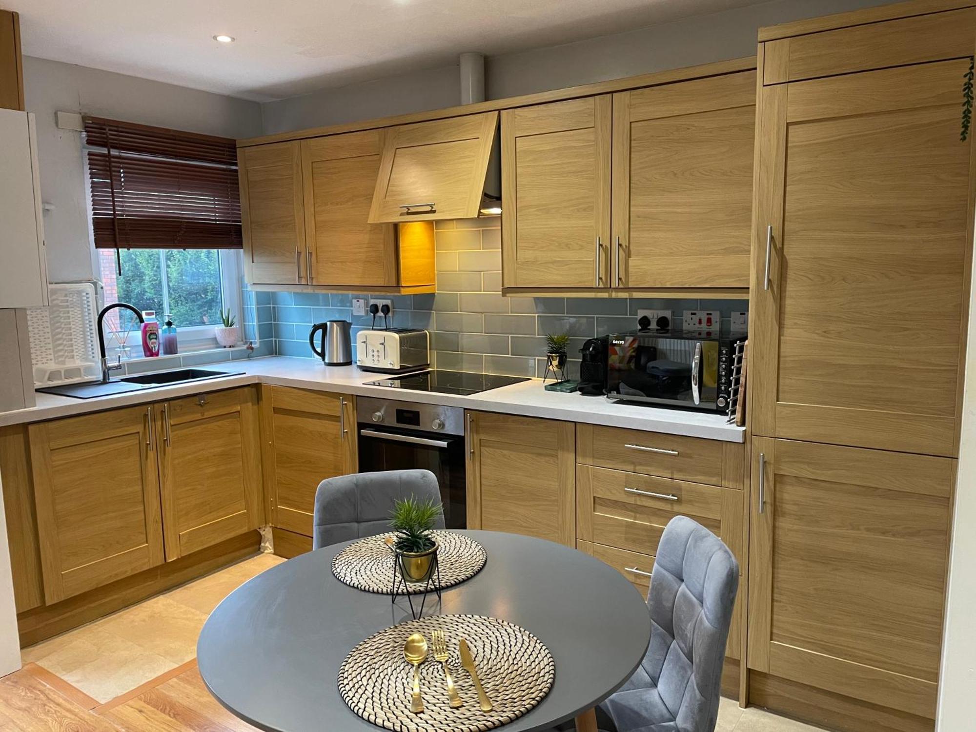 2 Bedroom Apartment Chiswick Park Tube Station 런던 외부 사진