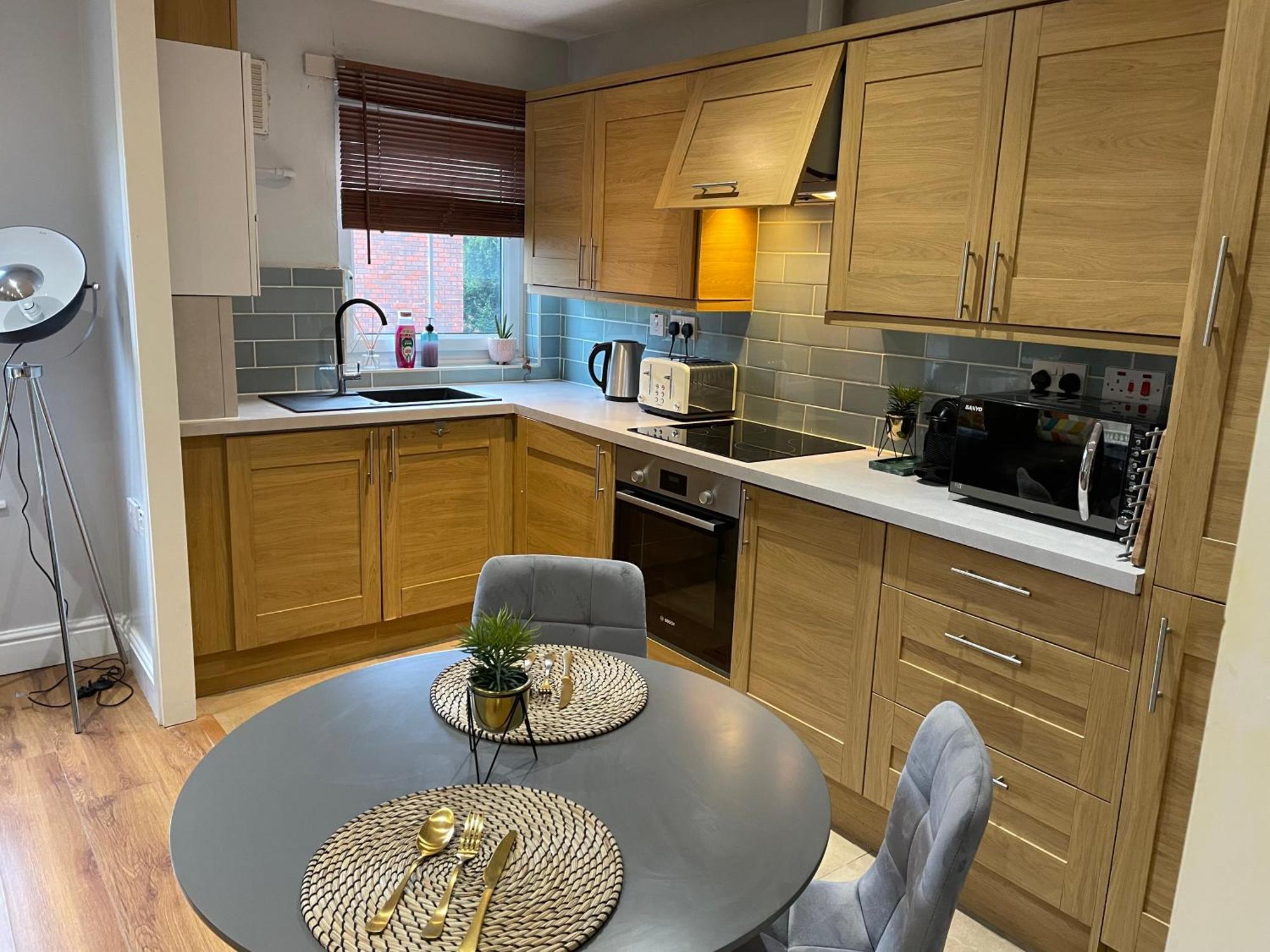 2 Bedroom Apartment Chiswick Park Tube Station 런던 외부 사진